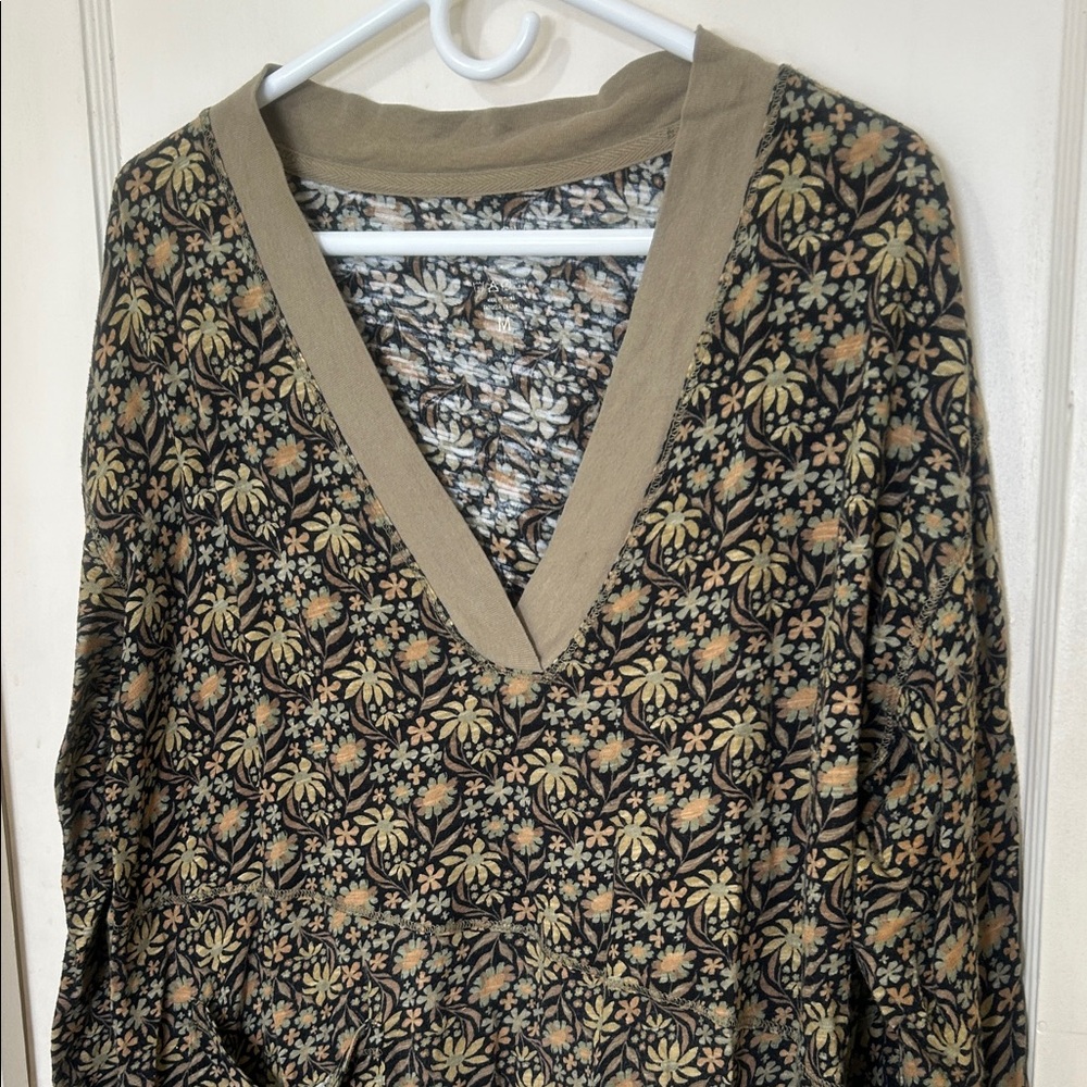 Natural life v-neck long sleeve top